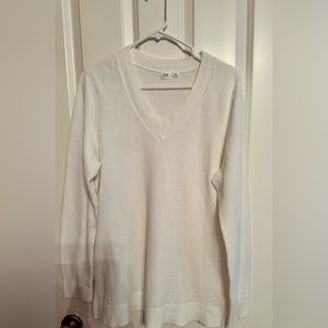 Gap Size XXL Winter white color V-Neck Sweater.